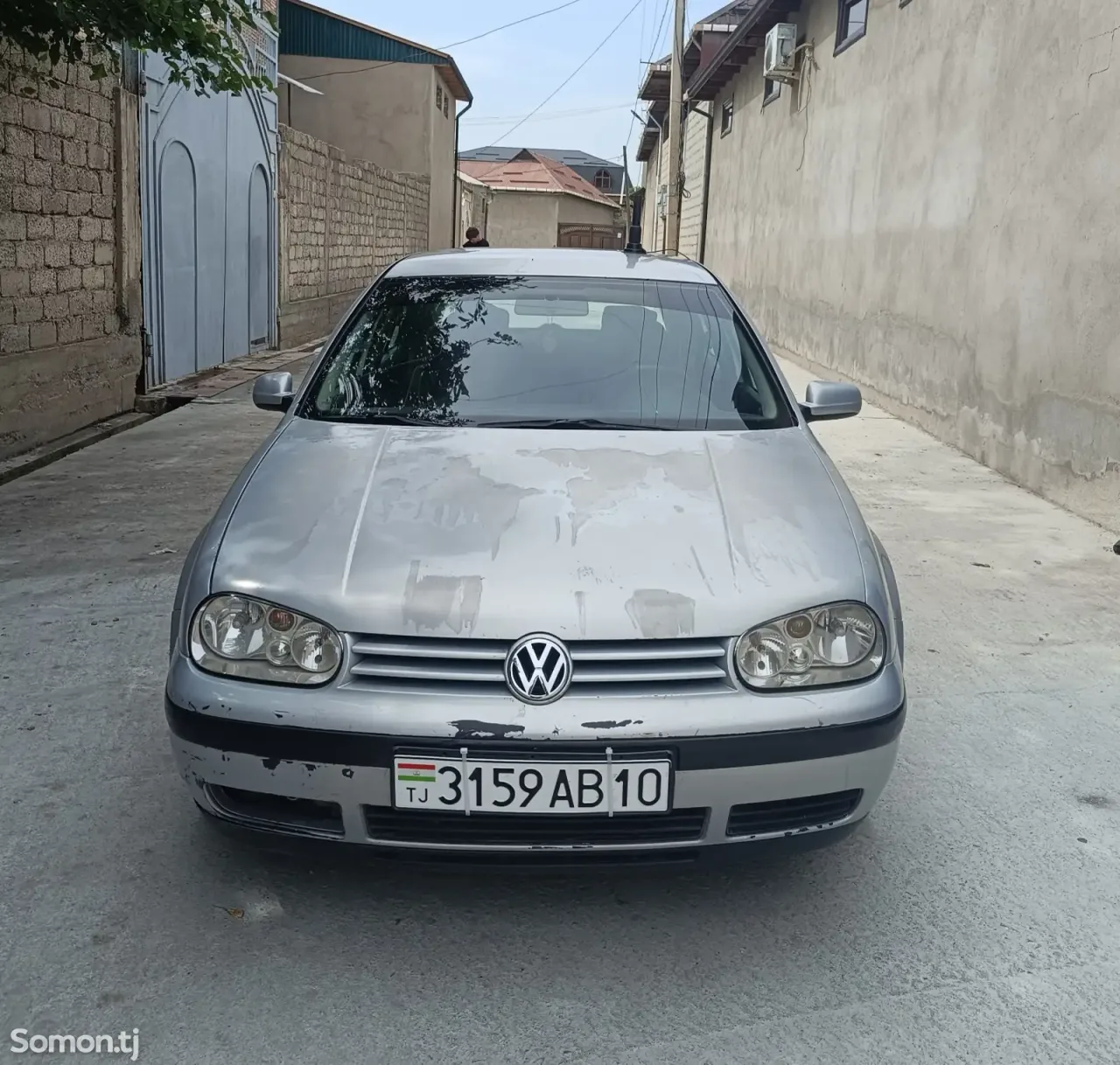 Volkswagen Golf 2002 · 1.6 MT