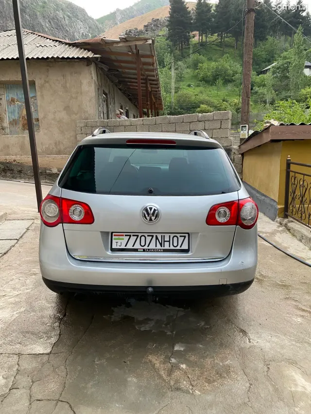 Volkswagen Passat 2006 · 2.0 MT