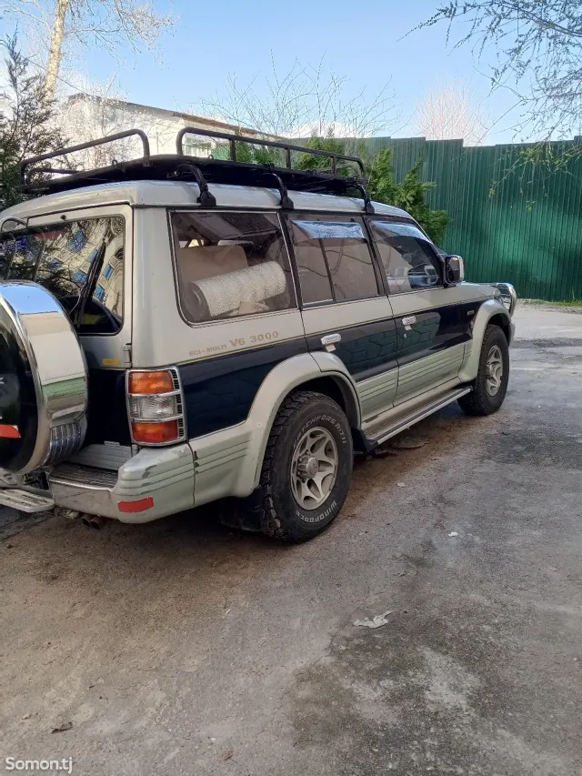 Mitsubishi Pajero 1993 · 3.0 AT