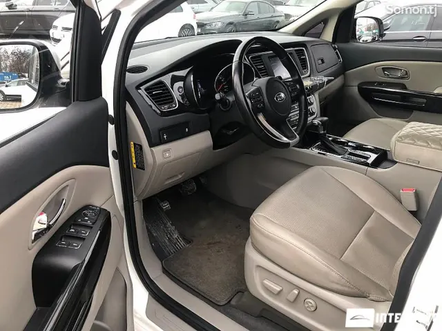 Kia Carnival 2019 · 2.2 AT