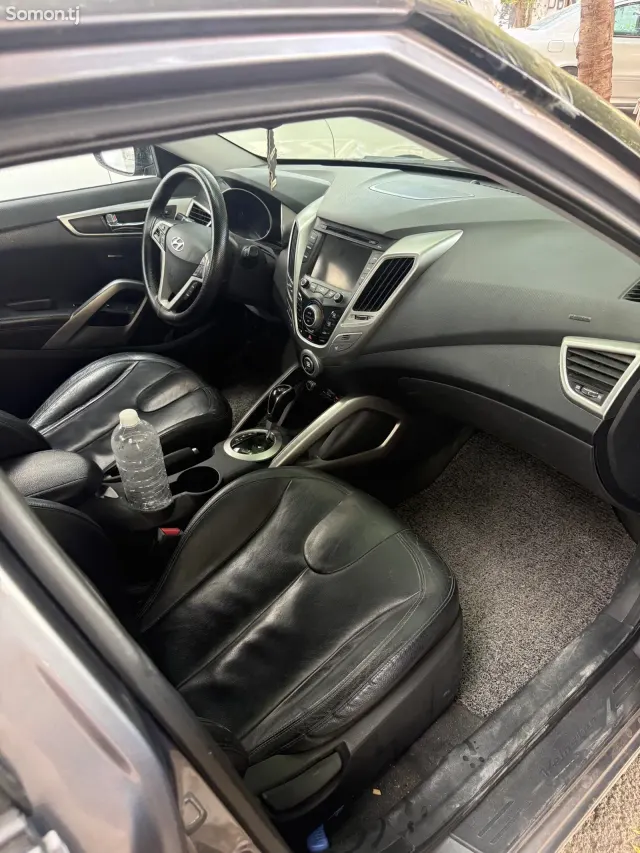 Hyundai Veloster 2011 · 1.6 AT