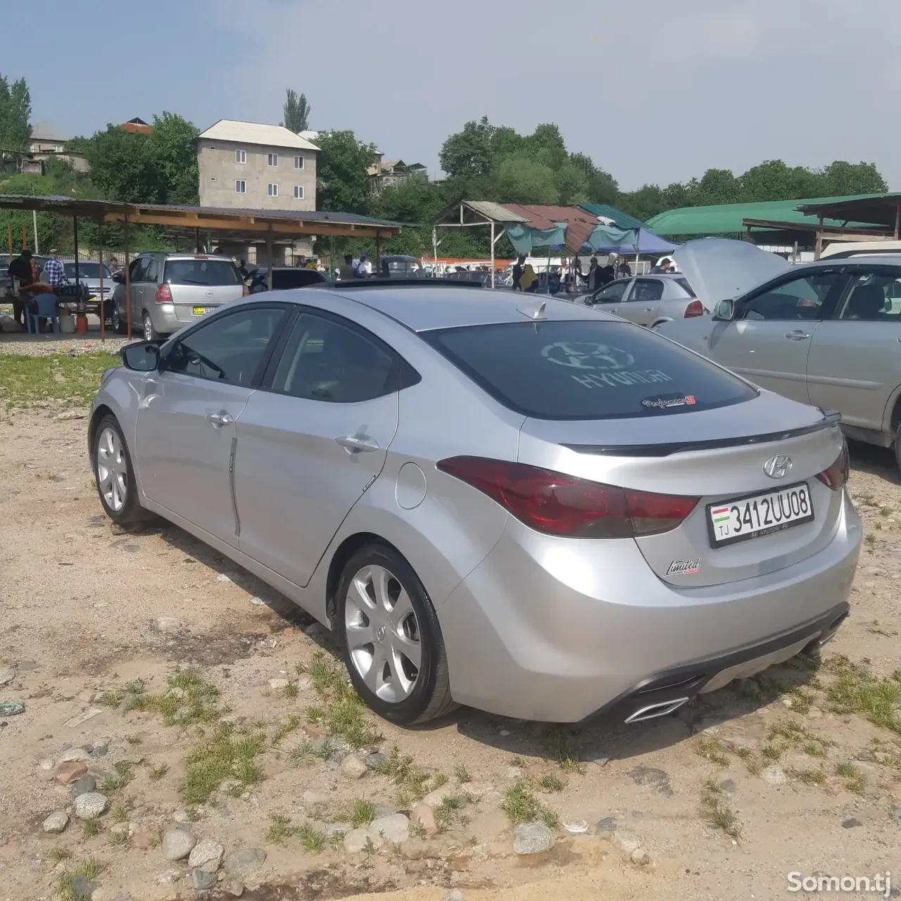 Hyundai Elantra 2012 · 1.8 AT