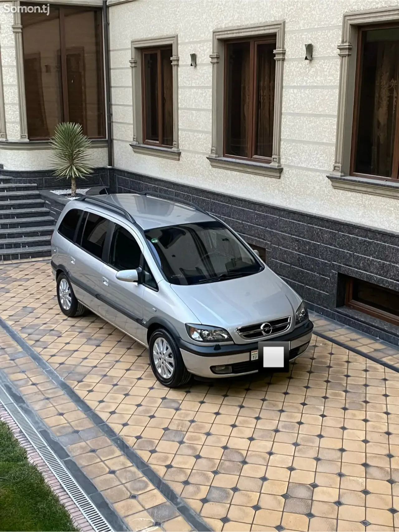 Opel Zafira 2005 · 2.2 MT