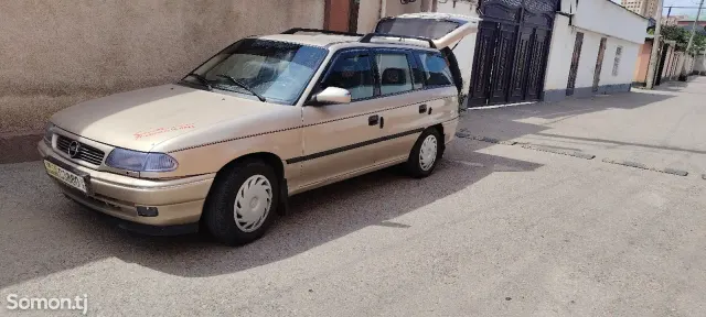 Opel Astra F 1998 · 1.6 MT