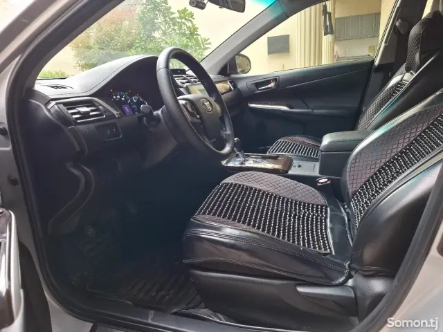 Toyota Camry 2014 · 2.5 AT