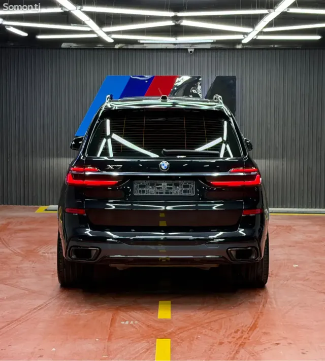 BMW X7 2023 · 4.0 AT