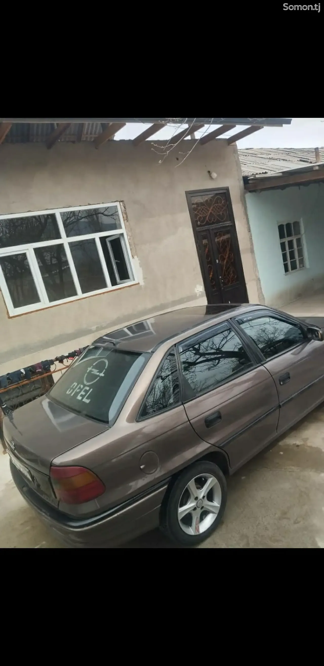 Opel Astra F 1992 · 1.6 MT