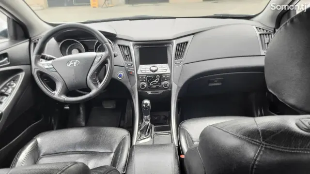 Hyundai Sonata 2012 · 2.0 AT
