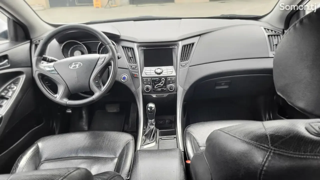 Hyundai Sonata 2012 · 2.0 AT