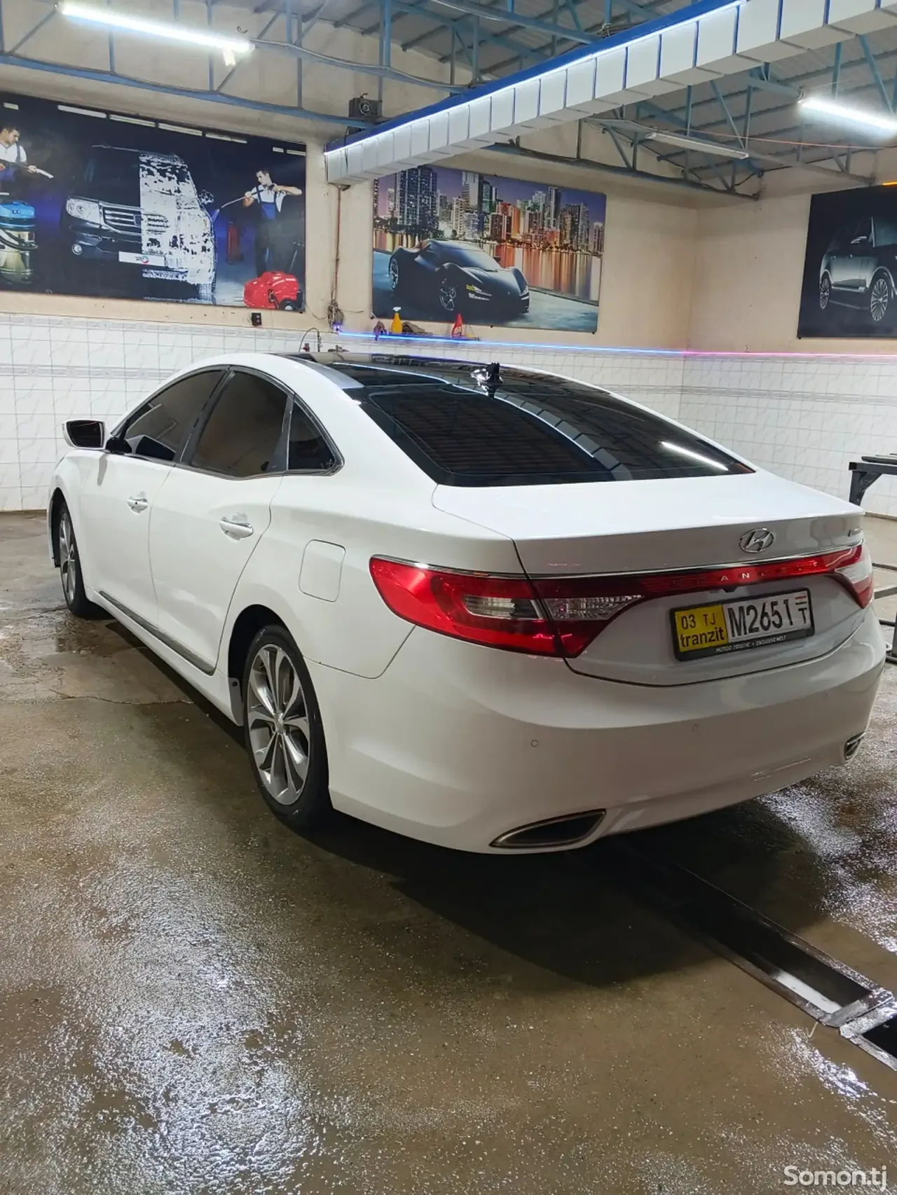 Hyundai Grandeur 2011 · 2.4 AT