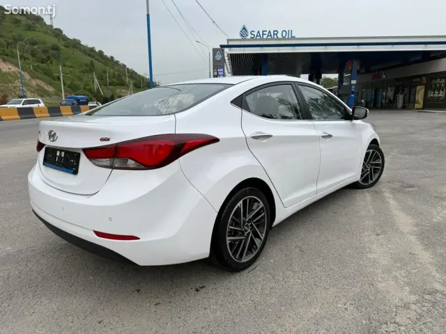 Hyundai Avante 2015 · 1.6 AT
