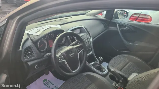 Opel Astra J 2017 · 1.4 MT
