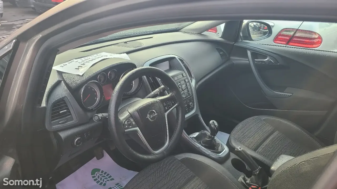 Opel Astra J 2017 · 1.4 MT