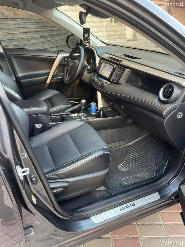 Toyota RAV 4 2017 · 2.5 AT