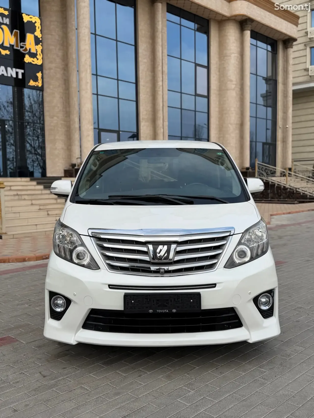 Toyota Alphard 2014 · 2.4 AT