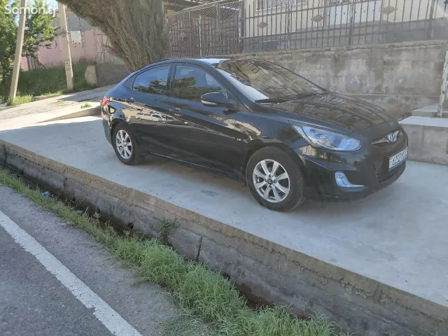Hyundai Solaris 2011 · 1.6 MT