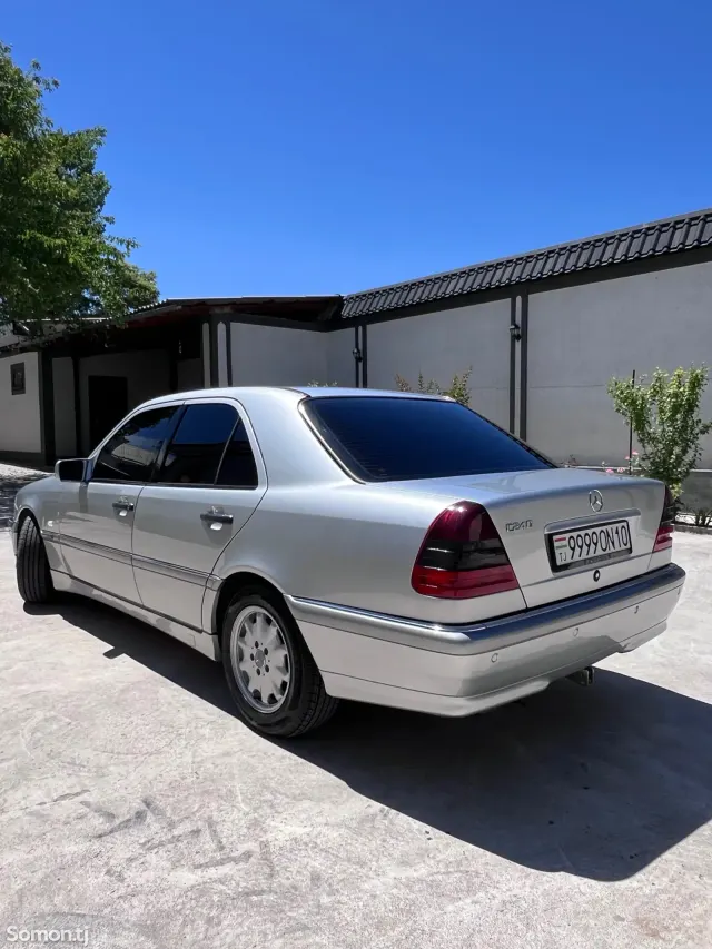 Mercedes-Benz C class 2000 · 2.4 AT