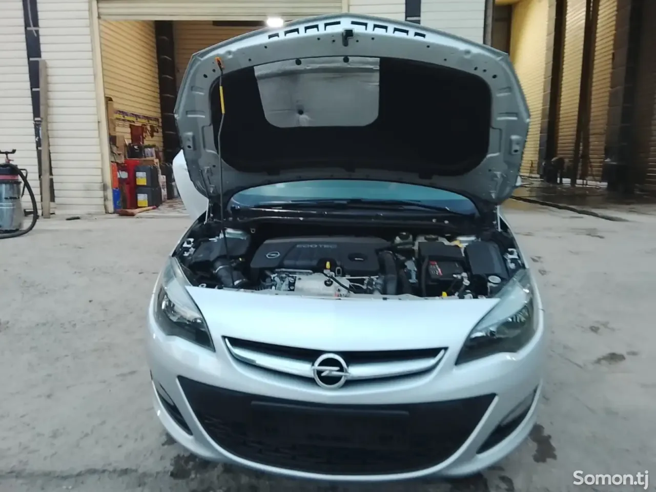 Opel Astra J 2015 · 1.6 MT