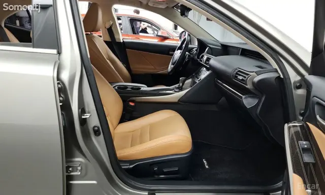 Lexus IS series 2019 · 2.0 AT