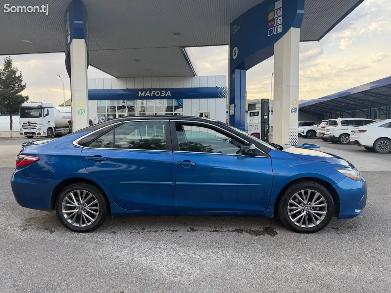 Toyota Camry 2017 · 2.0 AT