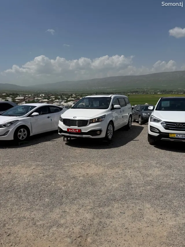 Kia Carnival 2015 · 2.0 AT