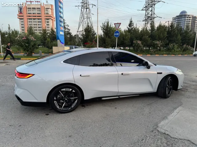 Geely Galaxy E8 2025 · AT