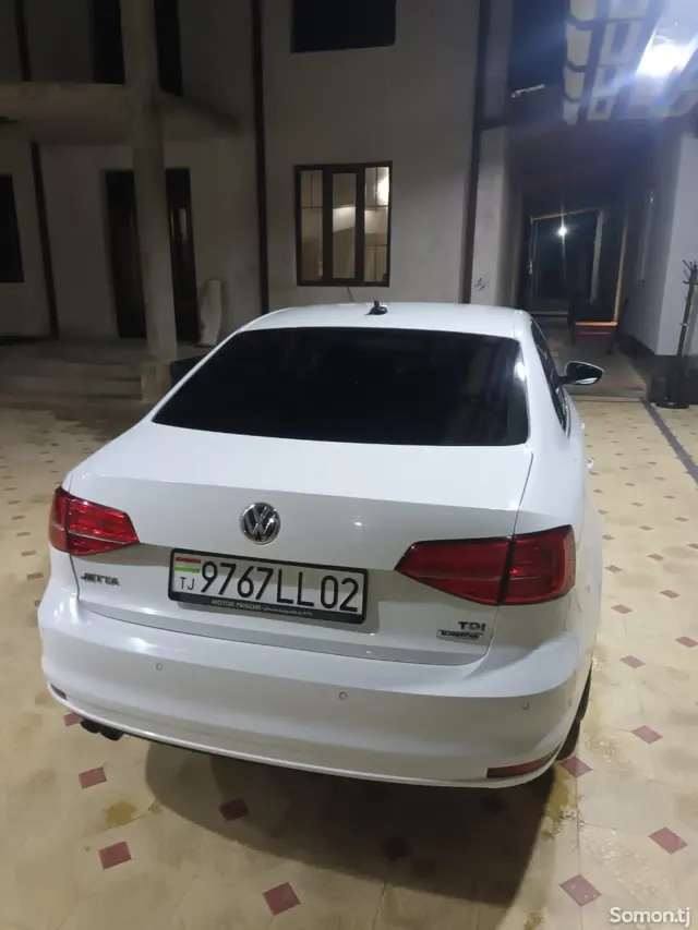 Volkswagen Jetta 2015 · 2.0 AT