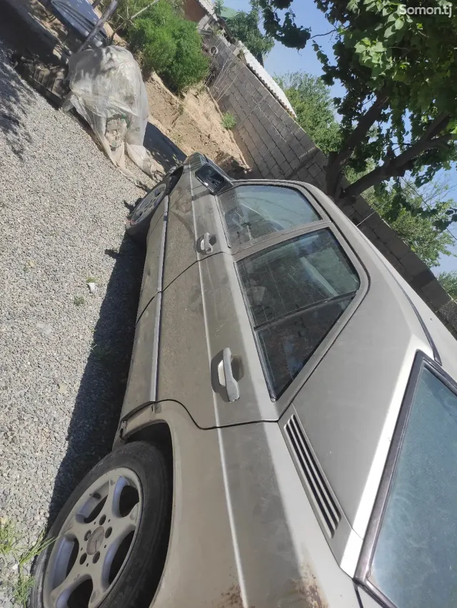 Mercedes-Benz W201 1992 · 1.9 MT