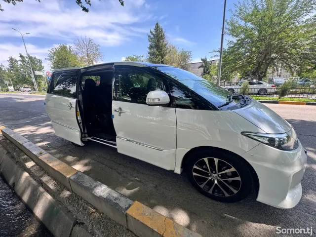 Toyota Estima 2014 · 2.4 AT