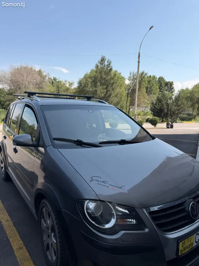 Volkswagen Touran 2009 · 1.9 AT