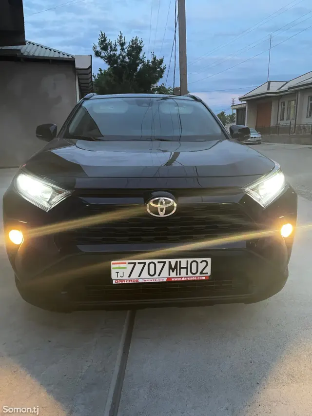 Toyota RAV 4 2022 · 2.5 AT
