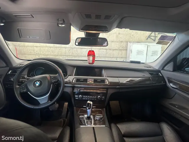 BMW 7 series 2015 · 4.0 AT