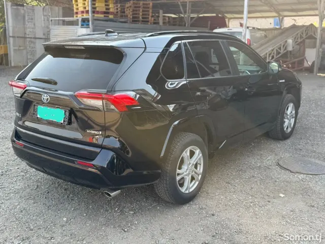 Toyota RAV 4 2021 · 2.5 AT