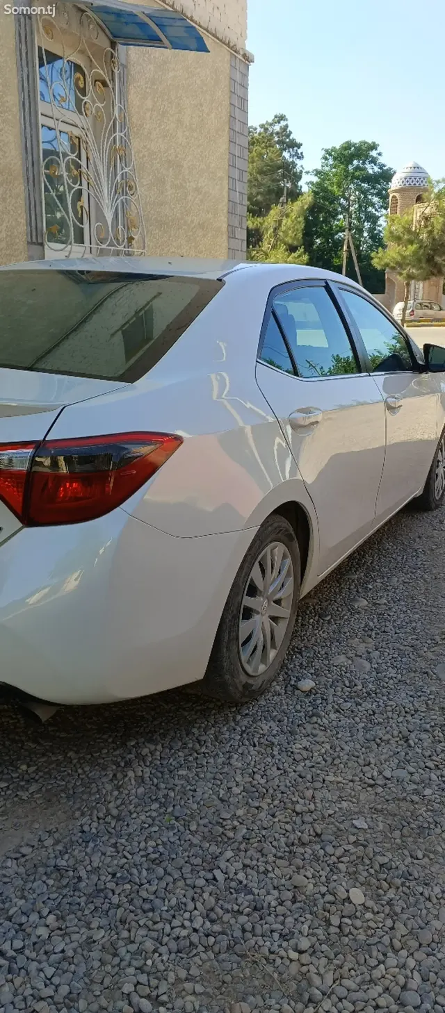 Toyota Corolla 2015 · 1.8 AT