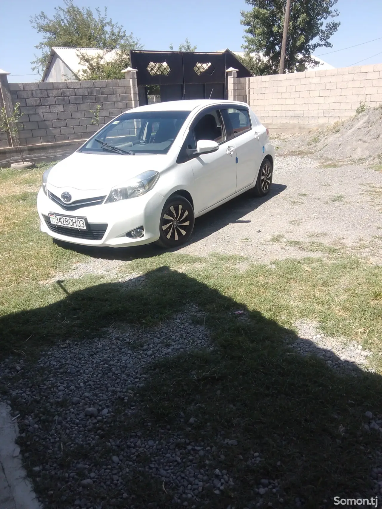 Toyota Vitz 2011 · 1.3 AT