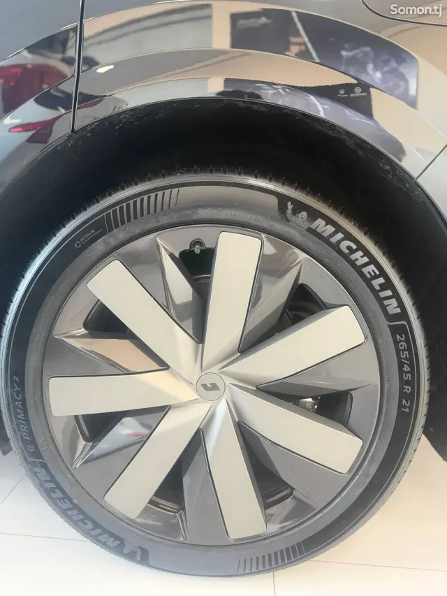 Li Auto (Lixiang) i8 2025 · AT