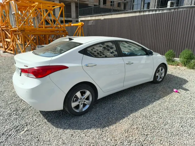 Hyundai Avante 2012 · 1.6 AT