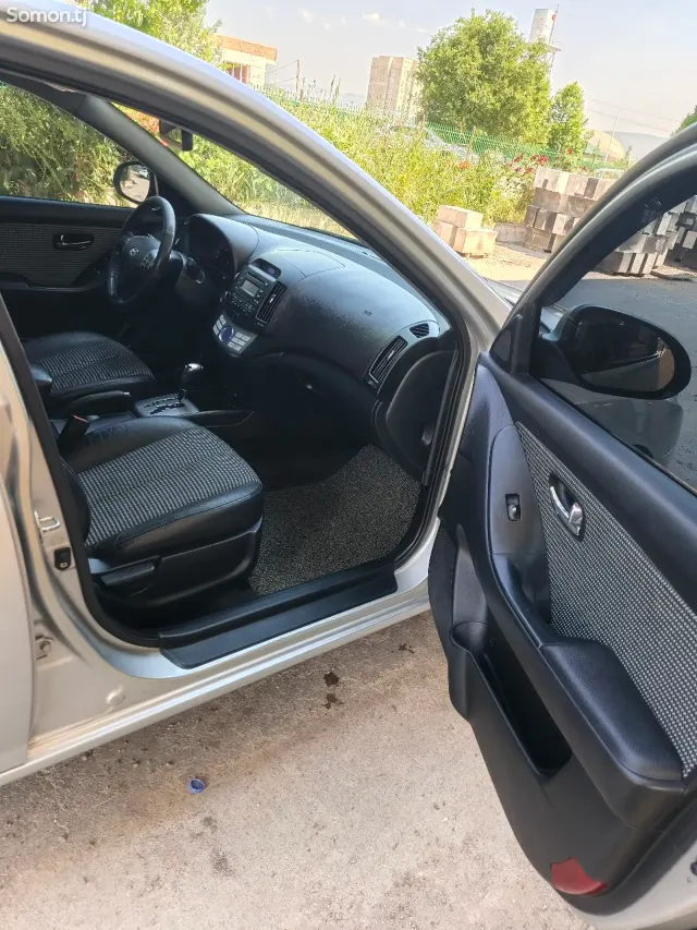 Hyundai Avante 2010 · 1.6 AT