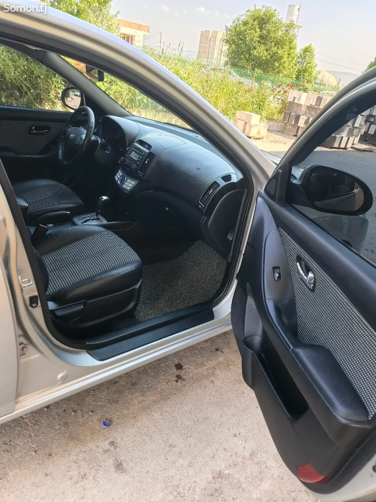 Hyundai Avante 2010 · 1.6 AT