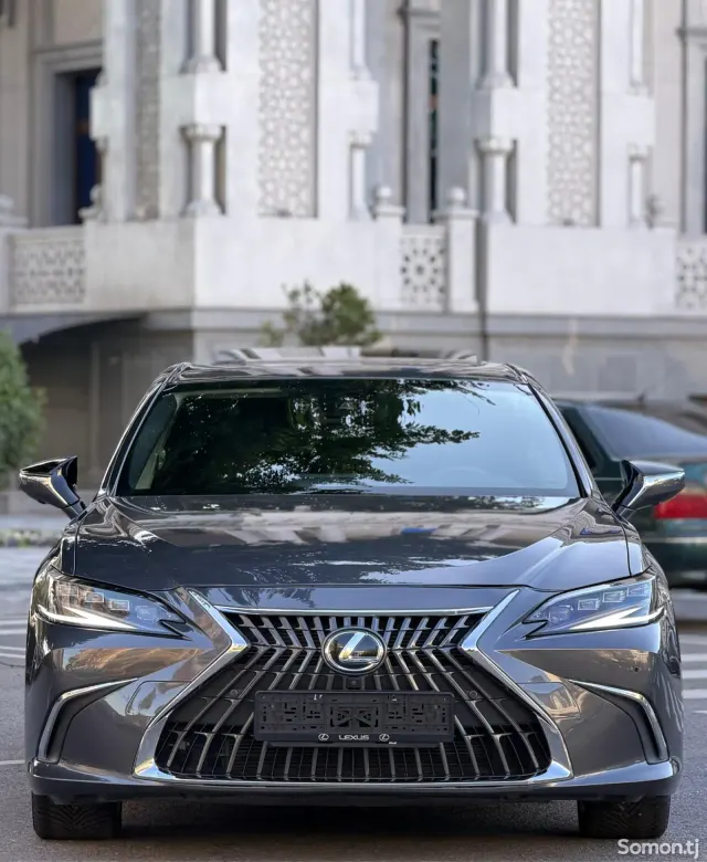 Lexus ES series 2022 · 2.5 AT
