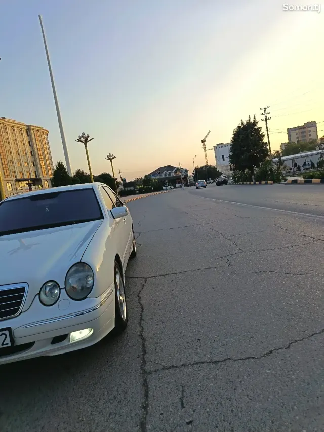 Mercedes-Benz E class 2001 · 3.2 AT