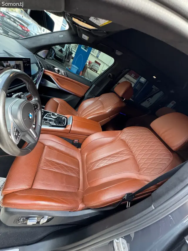 BMW X7 2023 · 4.4 AT