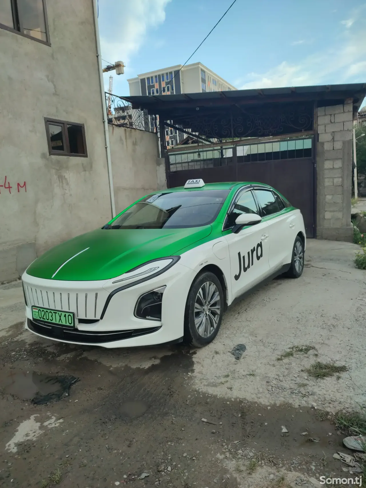 Hongqi E-QM5 2024 · AT