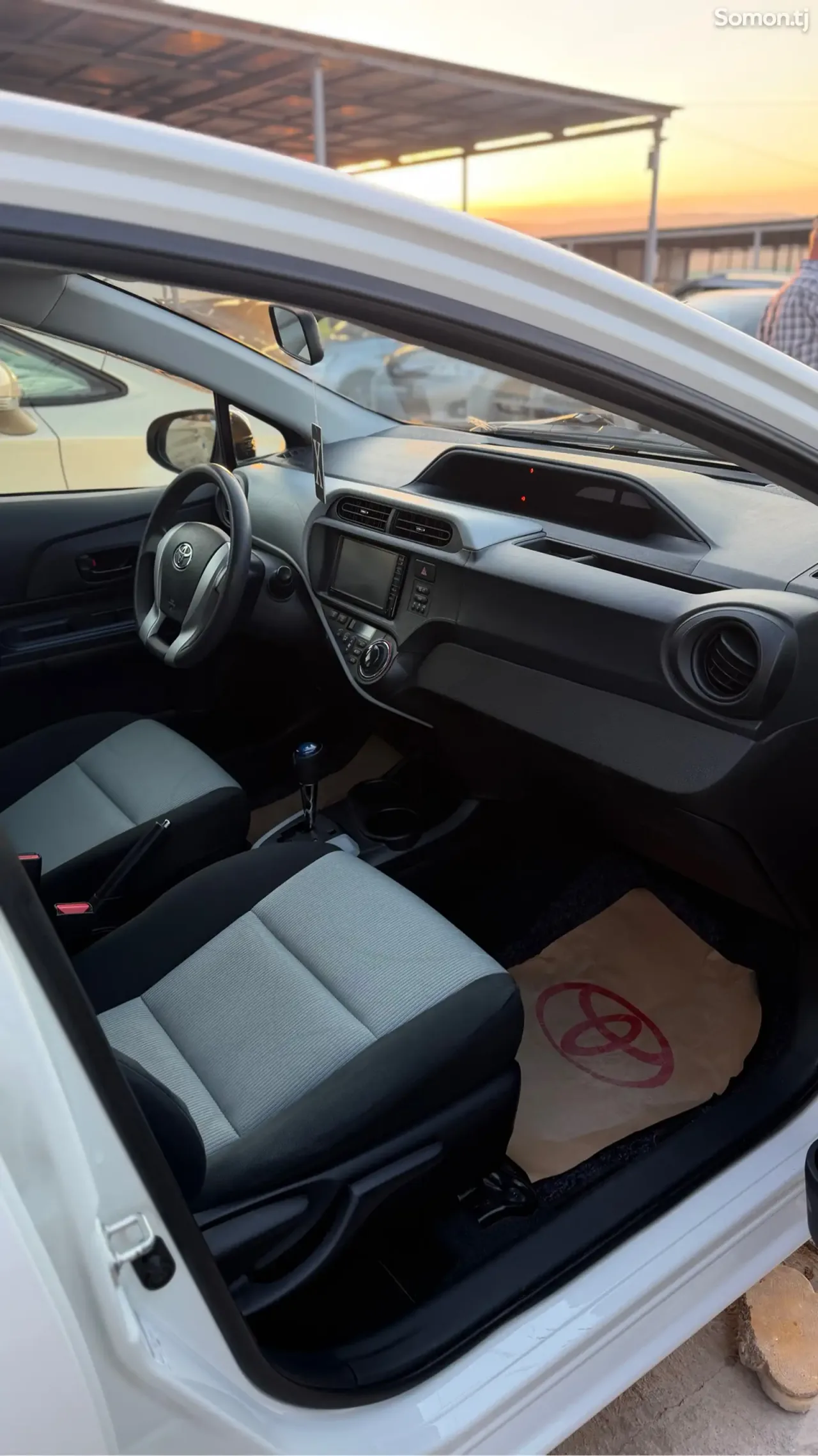 Toyota Aqua 2014 · 1.5 AT