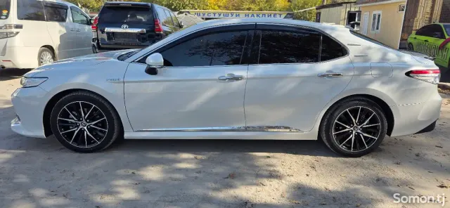 Toyota Camry 2018 · 2.5 CVT