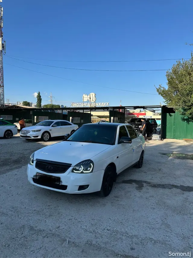 Lada (ВАЗ) Priora 2013 · 1.6 MT