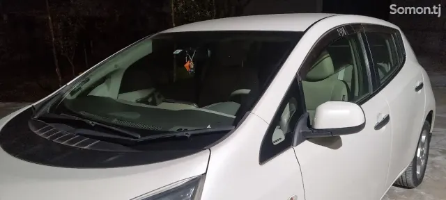 Nissan Leaf 2013 · AT