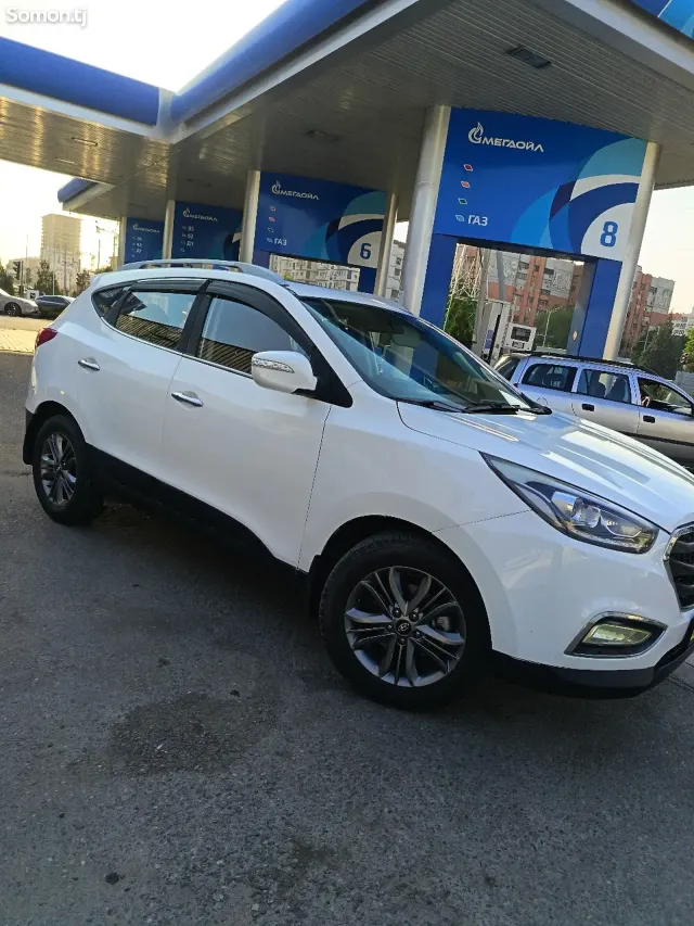 Hyundai Tucson 2015 · 2.0 AT