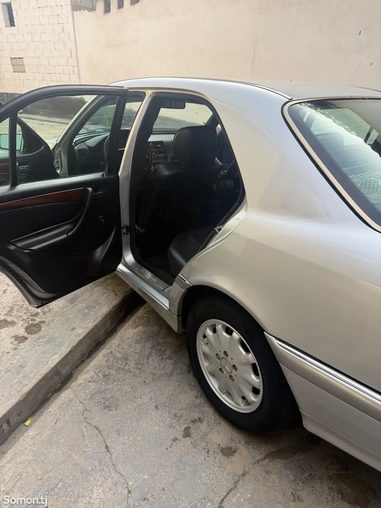 Mercedes-Benz C class 2000 · 2.3 MT