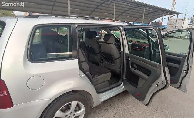 Volkswagen Touran 2007 · 2.0 AT
